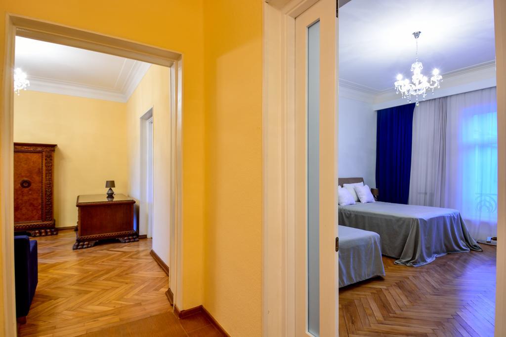 Gio'S Apartment Tbilissi Extérieur photo