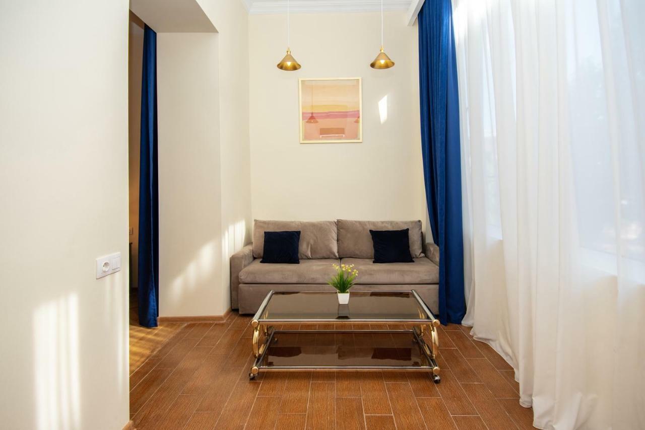 Gio'S Apartment Tbilissi Extérieur photo